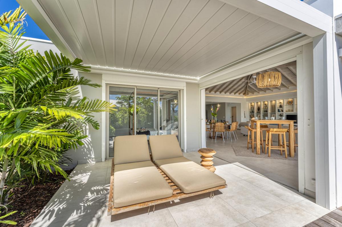 10. Location villa piscine Saint François Guadeloupe_Coin détente
